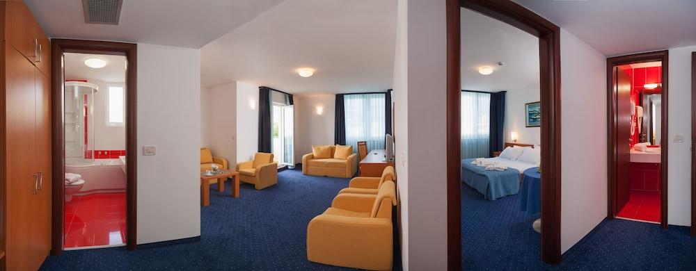 Hotel Rotondo Donji Seget Buitenkant foto