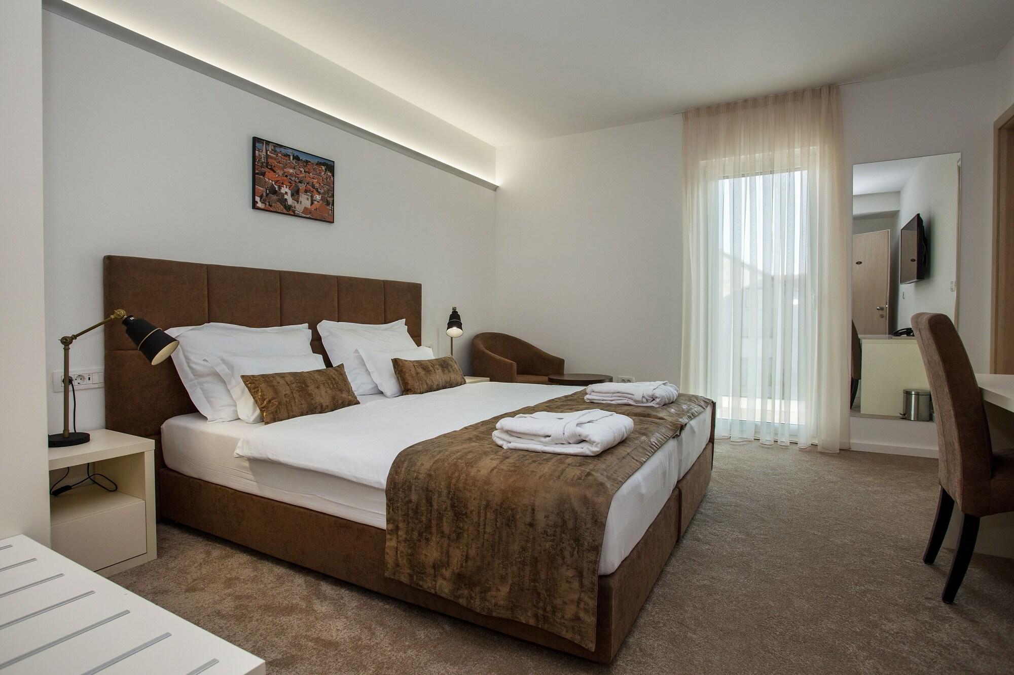 Hotel Rotondo Donji Seget Buitenkant foto