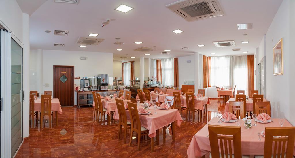Hotel Rotondo Donji Seget Buitenkant foto
