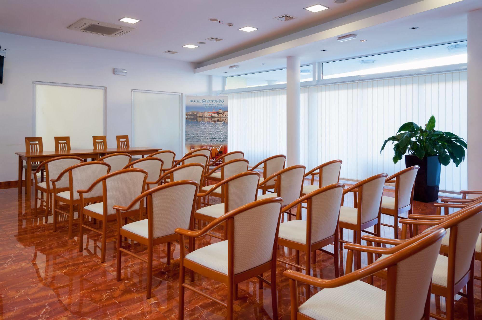 Hotel Rotondo Donji Seget Buitenkant foto